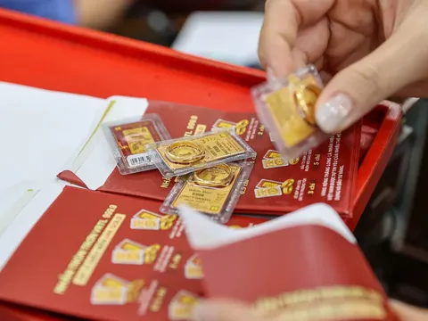 Giá vàng liên tục phá đỉnh lịch sử: Đầu cơ mắc kẹt trong vòng lặp rủi ro?