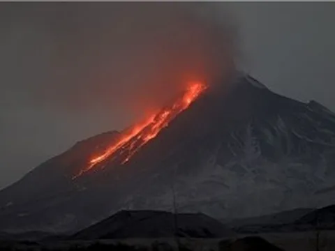 Núi lửa phun trào trên bán đảo Kamchatka (Nga)