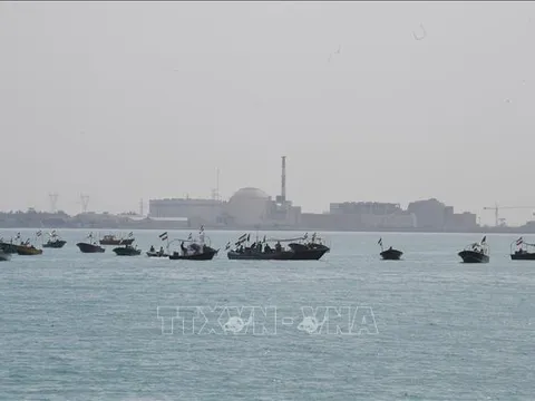 Tình báo Mỹ: Iran có động thái chuẩn bị gài thủy lôi ở eo biển Hormuz