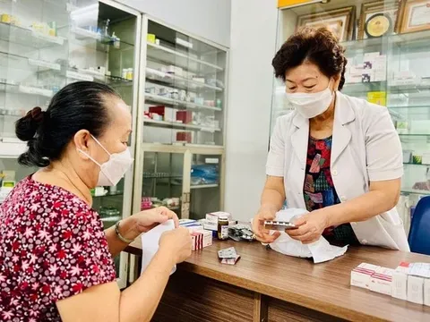 Hơn 20 năm mở phòng khám miễn phí cho bệnh nhân: Câu chuyện cảm động về những người thầy thuốc nghỉ hưu