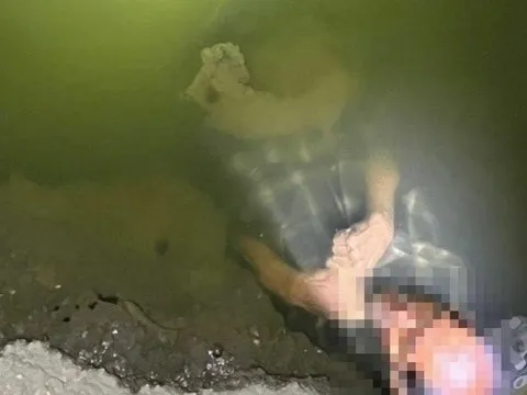 Ngỡ là thi thể, ai ngờ người đàn ông bất ngờ kêu cứu từ dưới mương nước