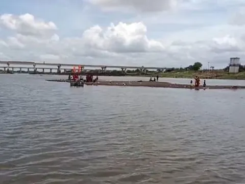 Thảm kịch: 5 người trong một gia đình bị nước cuốn trôi, 4 thi thể đã được tìm thấy, 1 người vẫn mất tích