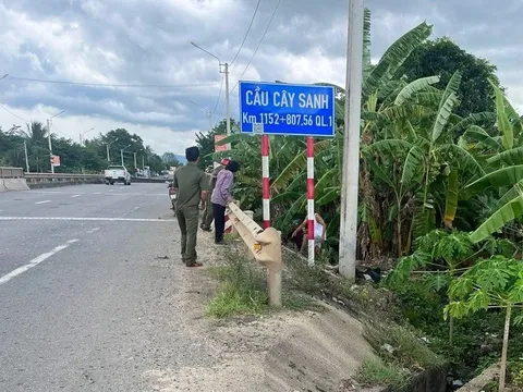 Xót xa: Chở con đi làm thủ tục dự thi tốt nghiệp THPT 2025, cha tông vào trụ điện tử vong, con trai bị thương nặng