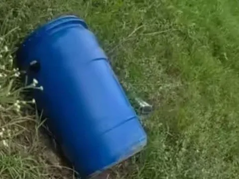 Phát hiện thi thể người đàn ông bị trói bên trong thùng phuy: Nữ cảnh sát tiết lộ manh mối mới nhất