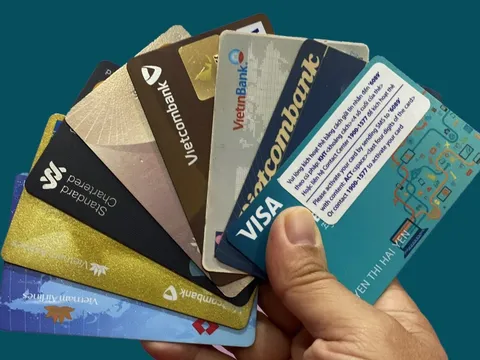 Ngân hàng ngừng giao dịch toàn bộ thẻ ATM từ: Người dùng có mất tiền trong tài khoản?