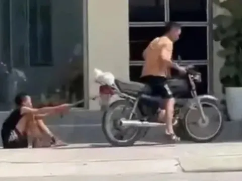 Phẫn nộ những hình ảnh bé trai bị bố đẻ xích chân, kéo lê trên vỉa hè: Người bố là ai?