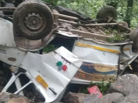 Tai nạn kinh hoàng: Xe khách lao xuống vực, 5 người chết, công an đang điều tra nguyên nhân