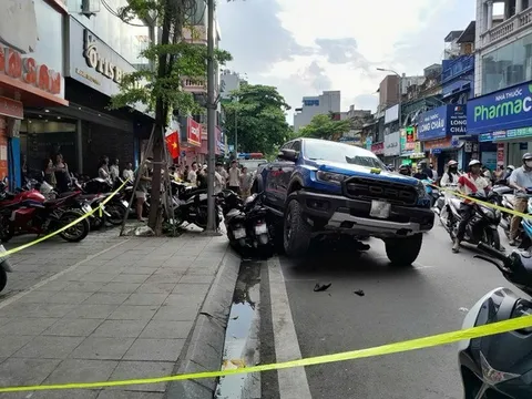 Vụ tông xe kinh hoàng ở Hà Nội: Tài xế vừa mua xe, nổ máy thì bất ngờ xe bán tải chồm lên...