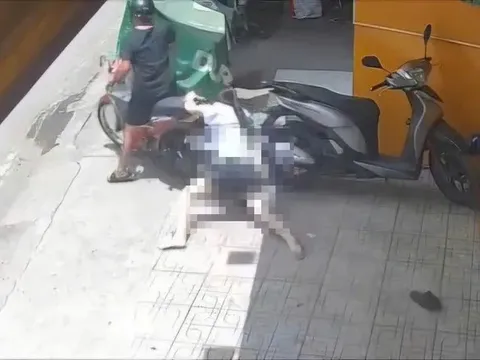 Vụ cướp tiệm vàng ở TP.HCM: Nghi phạm bị bắt, camera ghi lại toàn bộ cảnh cầm nhẫn vàng bỏ chạy, kéo lê nữ nhân viên