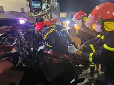 Kinh hãi hiện trường vụ tai nạn giao thông kinh hoàng ở Ninh Bình, tài xế tử vong tại chỗ