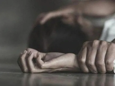 Vụ bác sĩ hiếp dâm nữ bệnh nhân ngay tại phòng khám phụ khoa: Nạn nhân hoảng loạn, lập tức rời khỏi phòng khám đến báo công an