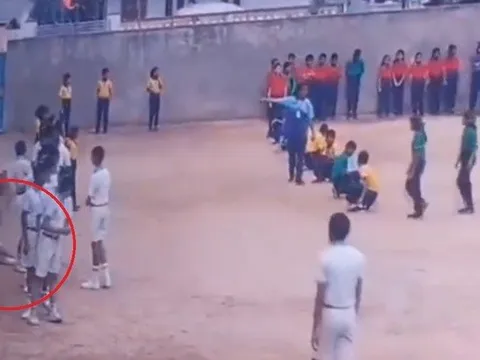Đang đứng trên sân trường, nam sinh lớp 10 ngã gục rồi tử vong: Camera ghi lại giây phút cuối cùng kinh hãi