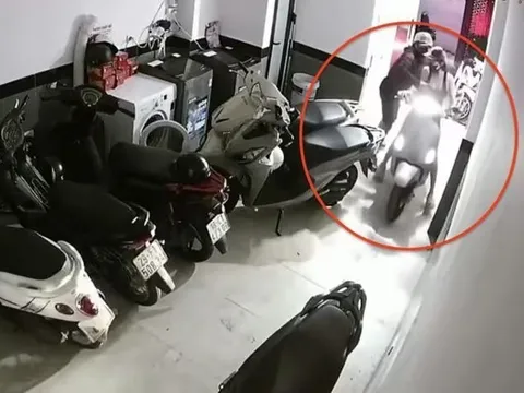 "Yêu râu xanh" sàm sỡ cô gái, giật túi xách ở chung cư mini tại Hà Nội khai gì?