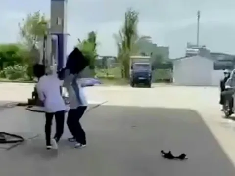 Vụ nam sinh lớp 12 bị học sinh lớp 11 đâm tử vong ở Thanh Hóa: Hé lộ nguyên nhân xót xa