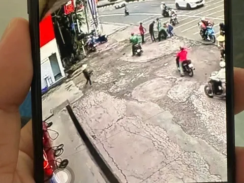 Vụ người đàn ông chạy xe ba gác tử vong sau vụ ẩu đả ở TP.HCM: Camera tiết lộ hiện trường