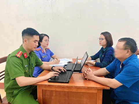 "Quý ông" 59 tuổi chi 600.000 đồng "mua vui" trong nhà nghỉ: 2 người bị khởi tố cùng là ai?