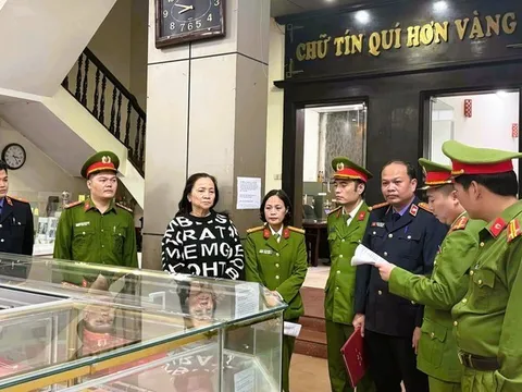 Danh tính vợ chồng chủ tiệm vàng nổi tiếng ở Thanh Hóa vừa bị khởi tố, bắt tạm giam: Nguyên nhân vì sao?
