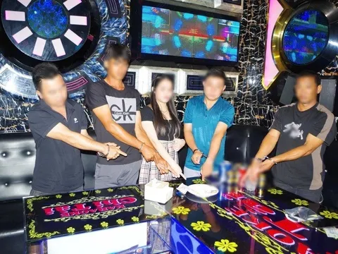 Lật tẩy "bí mật động trời" trong căn phòng Vip 16, Vip 13 của quán karaoke nổi tiếng tại Cần Thơ