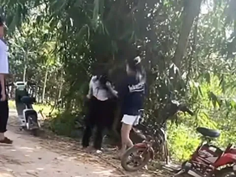 Người mẹ đến công an trình báo con gái bị nữ sinh lớp 9 ép vào nghĩa trang hành hung, tung clip lên mạng: Hé lộ thông tin "sốc"