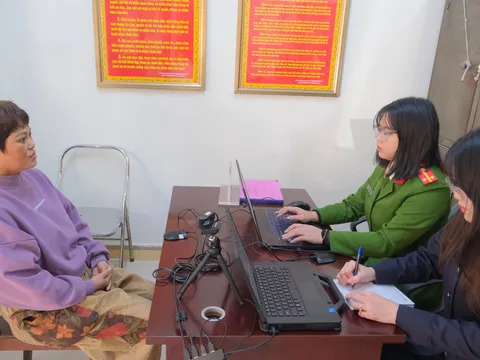 Bắt quả tang 2 đôi nam nữ mua bán dâm giá 800.000 đồng/lượt: "Khách làng chơi" khai ra "tú bà" Nguyễn Thị Thắm