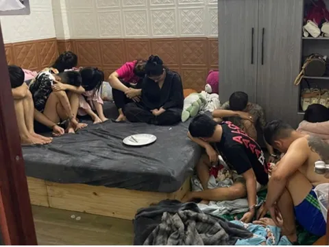 Phát hiện 5 nam, 5 nữ làm "điều mờ ám" trong căn nhà số 104