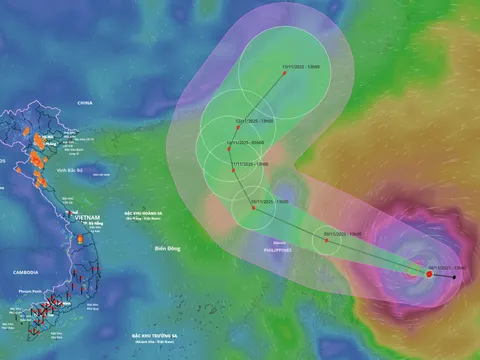 Siêu bão Fung Wong mạnh cấp 15, giật cấp 17, sắp vào biển Đông