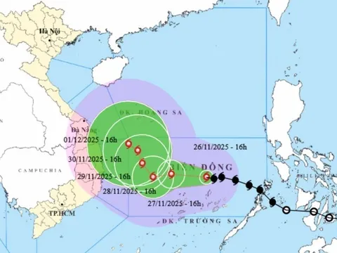 Khẩn: Bão số 15 đã mạnh lên cấp 10, chỉ cách đảo Song Tử Tây khoảng 200km