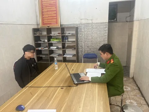 Chia tay bất thành, nam thanh niên tạt acid vào người tình