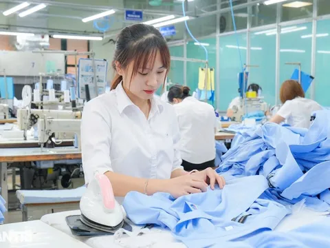 Từ 01/01/2026, tiền lương làm thêm giờ là bao nhiêu thì NLĐ được miễn thuế TNCN đối với toàn bộ khoản lương làm thêm đó?