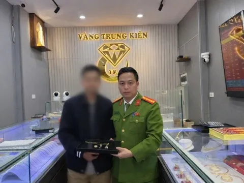Nam sinh viên suýt trúng bẫy lừa, lấy vàng và tiền của gia đình đem bán