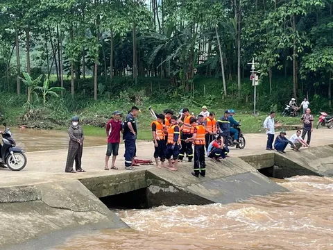 Phú Thọ: Thanh niên bị cuốn trôi cùng xe máy khi đi qua ngầm tràn