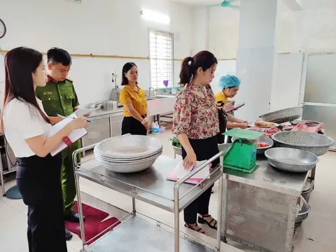Người tiêu dùng “đứng ngồi không yên" khi 25/36 cơ sở kinh doanh thực phẩm tại Hà Nội vi phạm