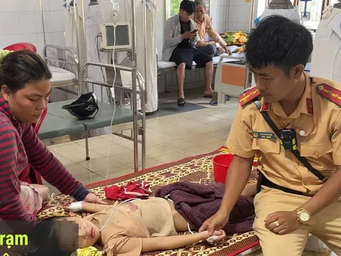 Bé gái co giật giữa đường, hành động lập tức của CSGT khiến ai cũng xúc động