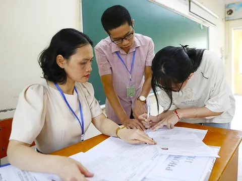 Nóng: Mở màn kỳ thi tốt nghiệp THPT 2025, 15 thí sinh đã bị đình chỉ thi