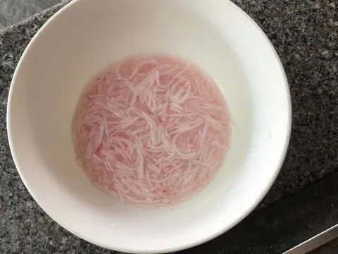 Bún tươi chuyển từ trắng sang đỏ: Cơ quan chức năng vào cuộc kiểm tra