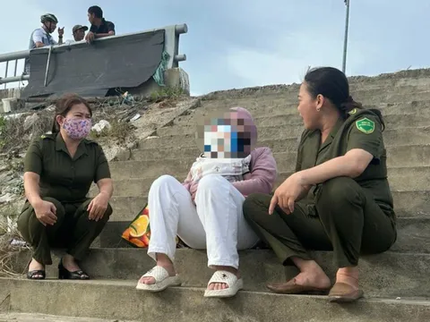 Người mẹ ôm con 7 tháng tuổi định tìm đến cái chết cùng nhau – Sự thật phía sau khiến ai cũng nghẹn lòng