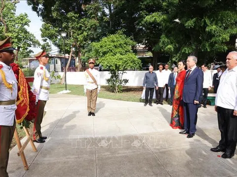 Tổng Bí thư, Chủ tịch nước Tô Lâm đặt vòng hoa tại Tượng đài Chủ tịch Hồ Chí Minh ở La Habana