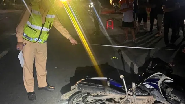 Clip: Nhói tim cảnh người phụ nữ bất ngờ bị xe máy tông lộn nhiều vòng, chấn thương sọ não