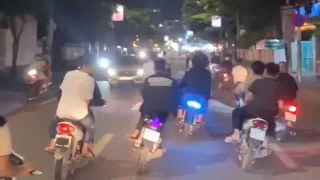 Clip: Quái xế ngang nhiên đua xe trái phép, phát trực tiếp trên mạng xã hội