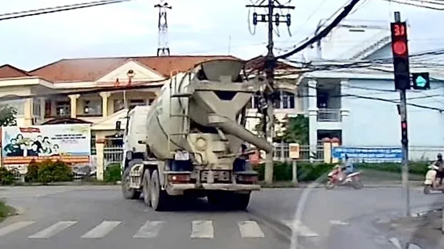 Đã rõ danh tính tài xế xe bồn vượt đèn đỏ ở TPHCM bị phạt gần 20 triệu đồng