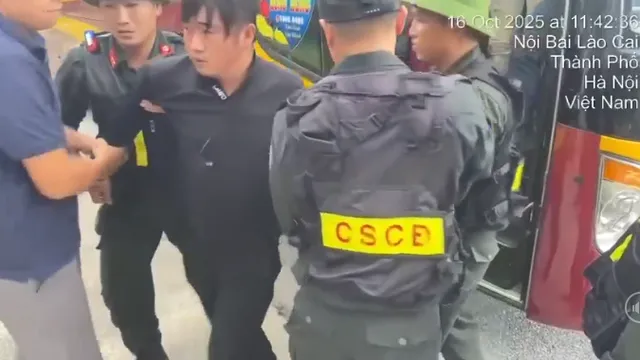 Clip: Pha khống chế, bắt gọn 3 thanh niên đánh người trong quán trà sữa Ngọc Hiếu như phim hình sự