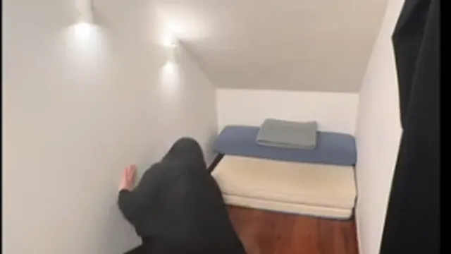 "Với chúng tôi, chừng đó là đủ" - vợ chồng bác sĩ nghiện đồ hiệu nổi tiếng lý giải về "căn phòng hạnh phúc" chỉ 4 mét vuông của mình