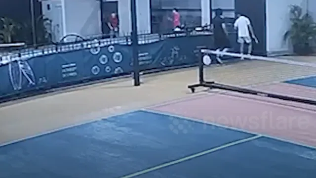 Cố nhặt bóng pickleball, người đàn ông rơi xuống đất tử vong thương tâm: Camera hé lộ khoảnh khắc đau lòng