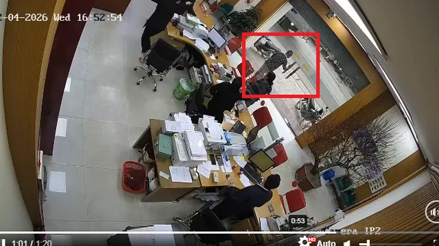 Camera tiết lộ chi tiết bất ngờ vụ cướp ngân hàng ở Lào Cai