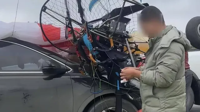 Clip 14 giây soi rõ khoảnh khắc dù lượn rơi trúng ô tô ở Tuyên Quang