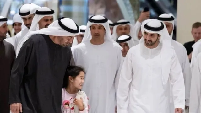 Lãnh đạo UAE đi cà phê ở trung tâm thương mại Dubai để trấn an dân