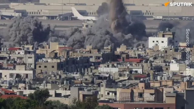 Video: Israel ném bom làm rung chuyển khu vực gần sân bay Beirut, san phẳng 1 tòa nhà, khói đen dày đặc