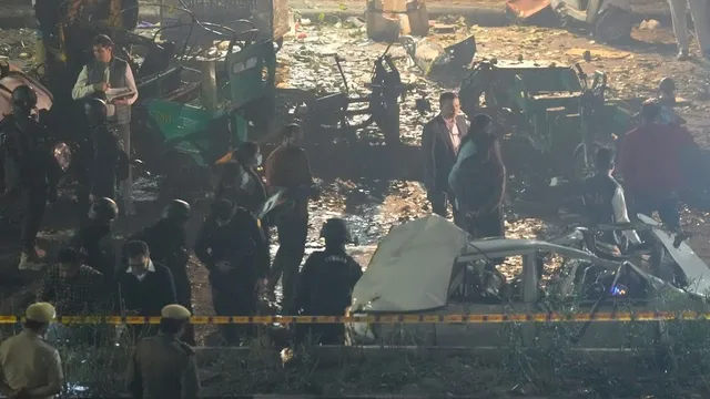 Khoảnh khắc ám ảnh: Xe hơi phát nổ giữa phố đông khiến 9 người chết, hàng chục người bị thương