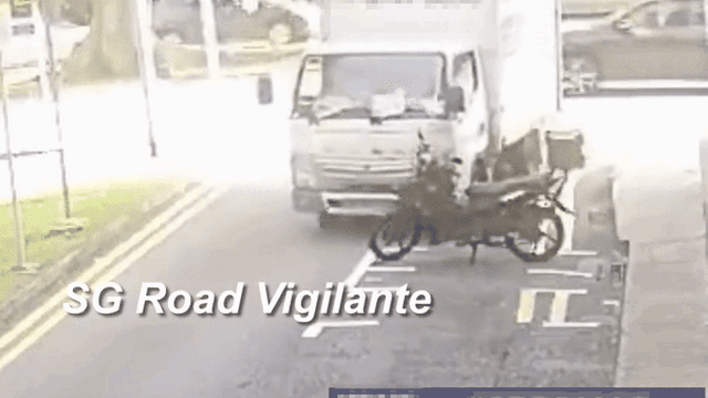 Camera ghi lại cảnh xe tải cán lên xe máy rồi thản nhiên rời đi khiến MXH "dậy sóng"