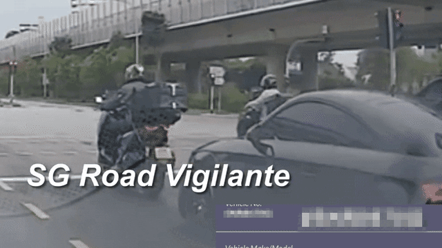 Clip: Đèn còn đỏ mà Audi đã "phóng", người đi xe máy "ngã ngửa" giữa ngã tư